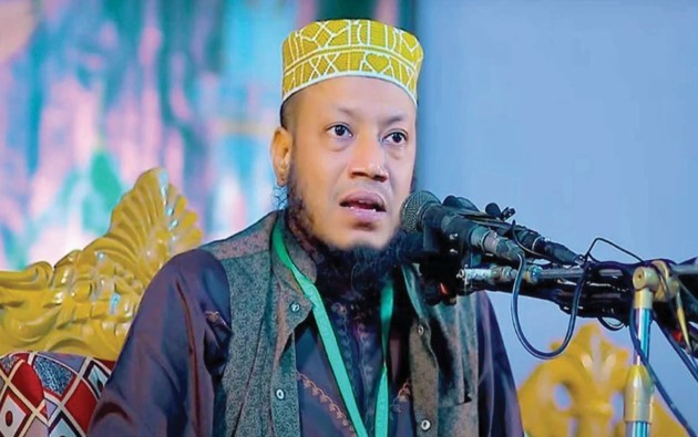 মুফতি আমির হামজাকে আসামি করে মামলা